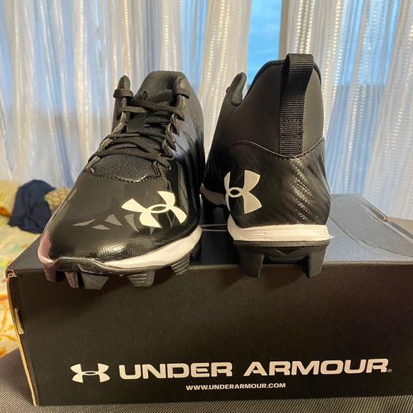 Brand new Under Armour Men's American football shoes - Picture 3 of 4